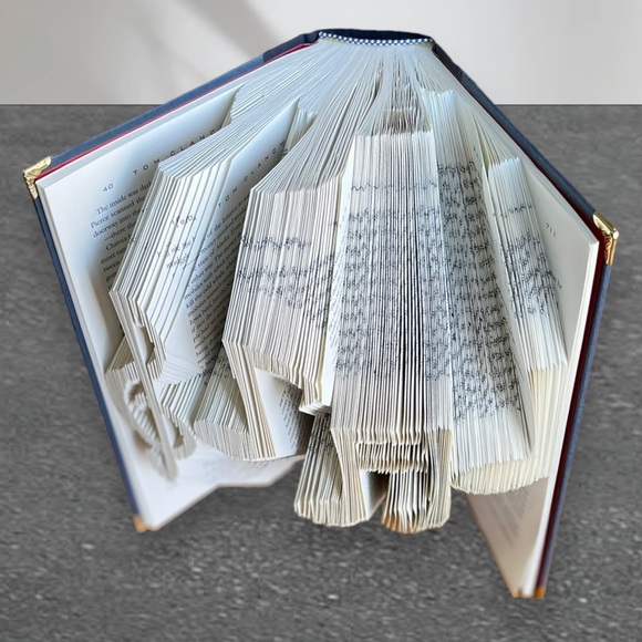 𝑯𝒂𝒏𝒅𝒎𝒂𝒅𝒆 “Music Notes” Book Folding 🎁 - Picture 5 of 9